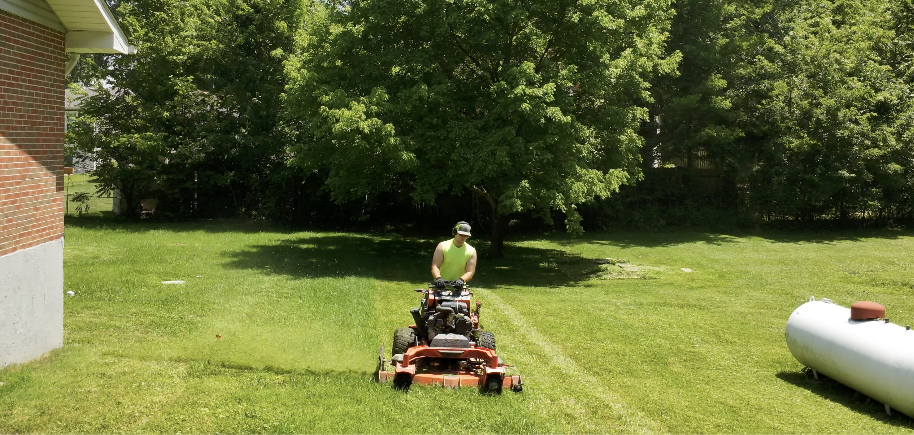 Freshly mowed and trimmed lawn in St. Peters